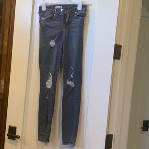 Good American skinny jean good waist